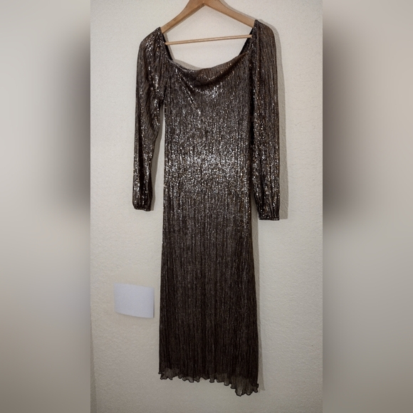 Marina Elegant Metallic Dress - Picture 5 of 9